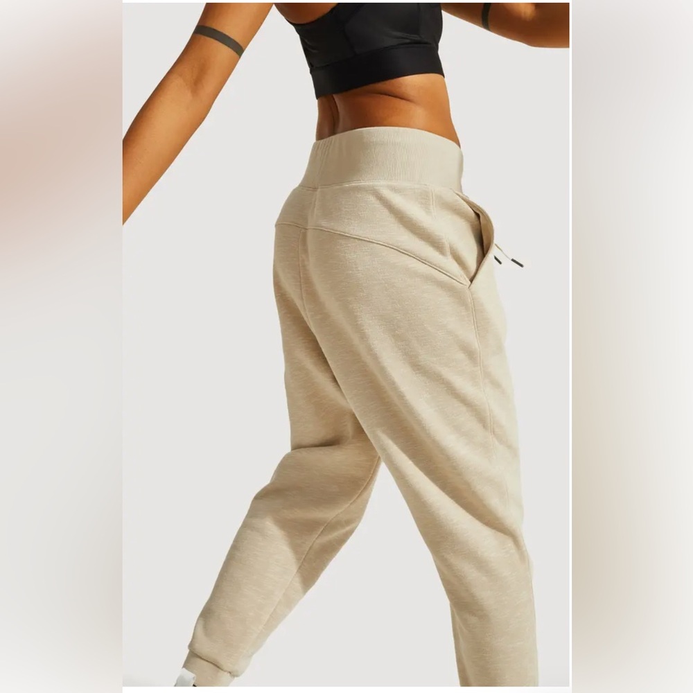 Awesome Halle Berry x Sweaty Betty Ginger Essentials Joggers - Picture 3 of 8